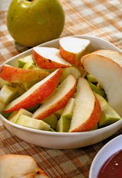 Салат из яблок и груш