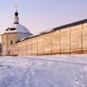Стены Свенского монастыря. Фото