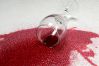Как удалить пятно от красного вина с одежды в домашних условиях
